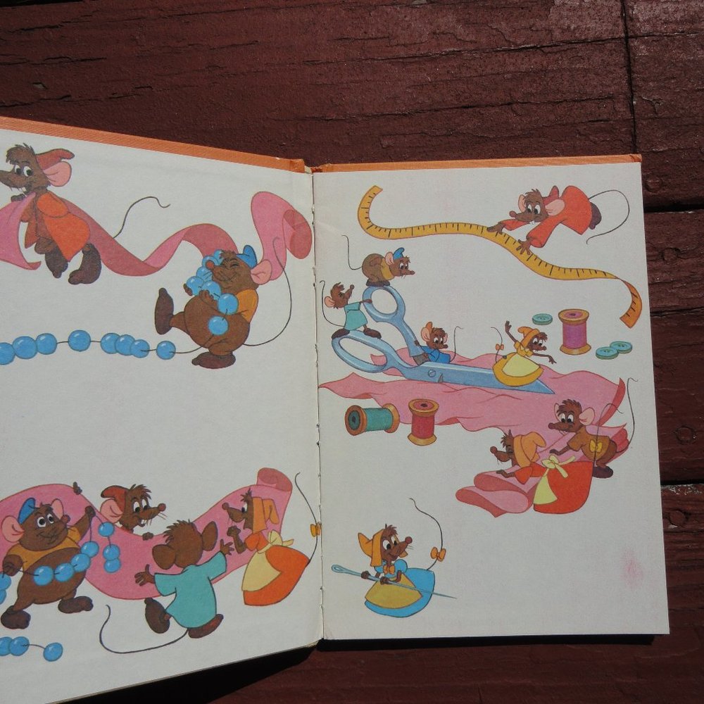 Cinderella Walt Disney 1974 Hard Cover Childrens book~Collectable - Picture 3 of 4